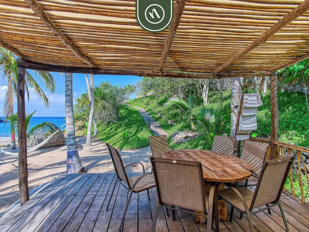 Luxury Oceanfront Villa - Private Beach - Pool