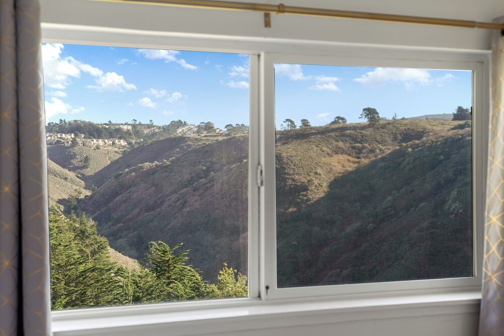 Charming 2BR Coastal Getaway in Pacifica
