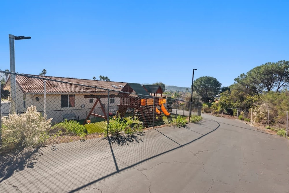 Spacious Single Level Home In Poway