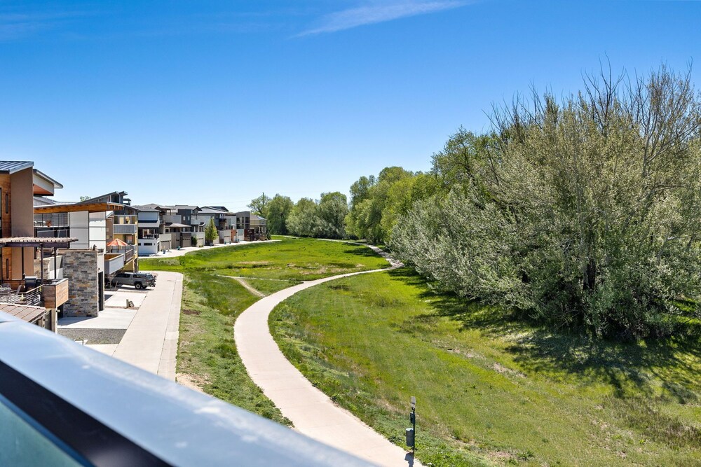 Swanky Townhome Near Old Town, Breweries and River