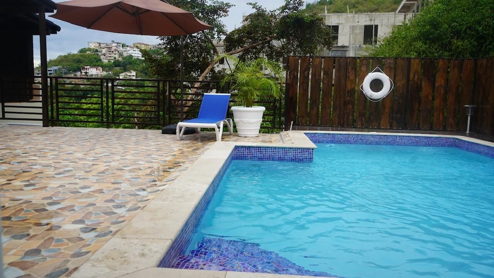 360 Rokview Suites