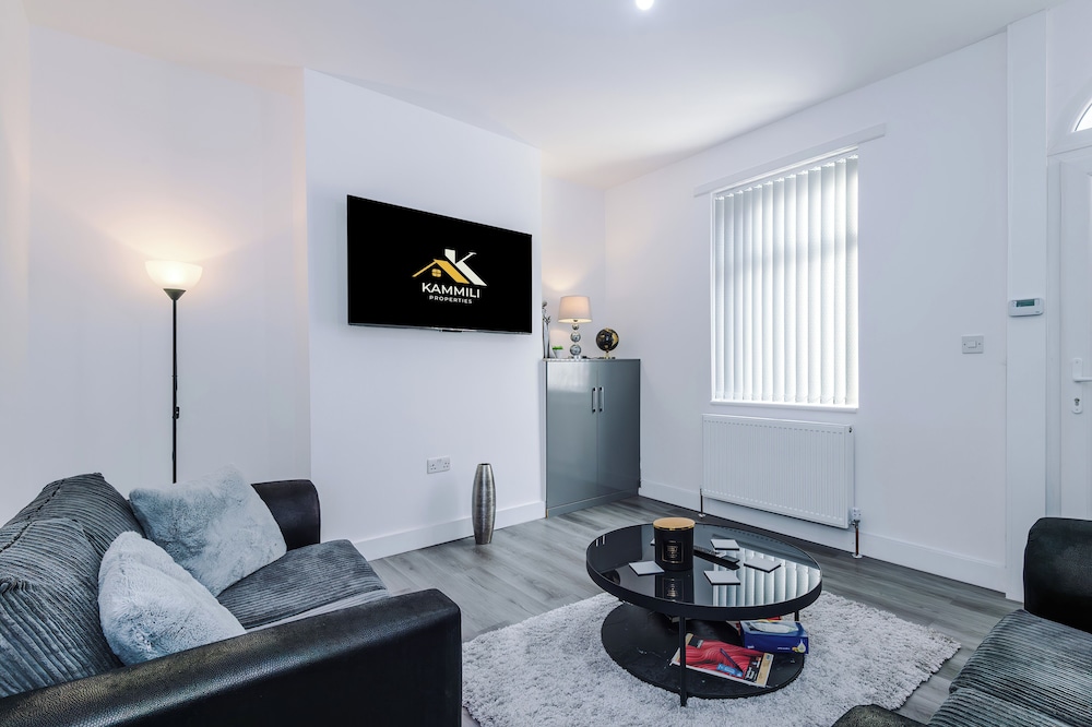 Cosy 2 bed house - 15 minutes from City