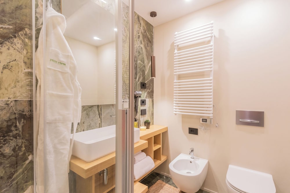 Pureview Luxury Suites, with breakfast & pool by Rent all Como