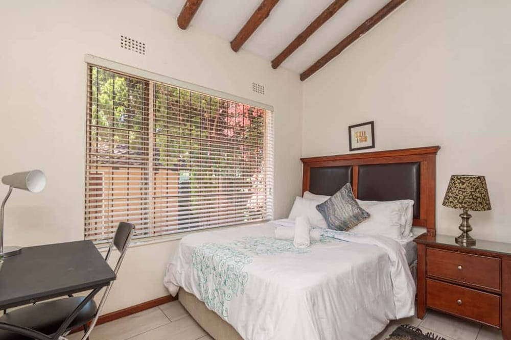 Birdsong in Sandton and Charming Townhouse Retreat