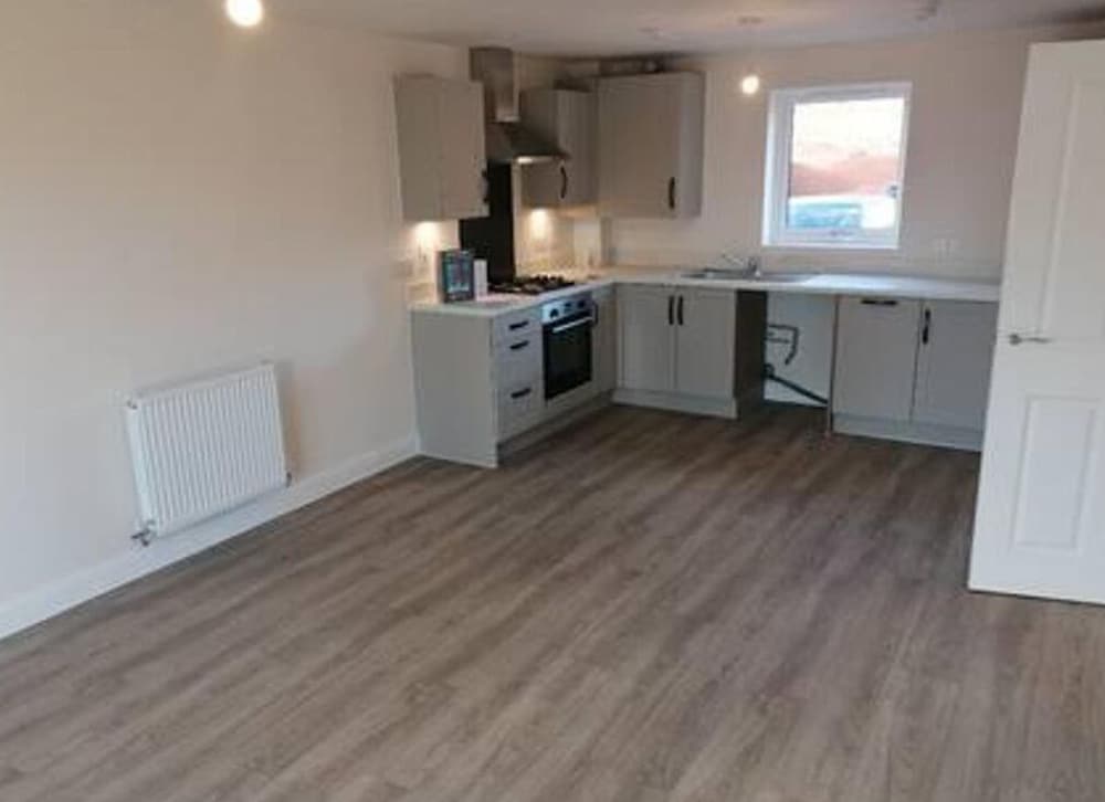 Remarkable 1-bed Apartment in Luton view 4