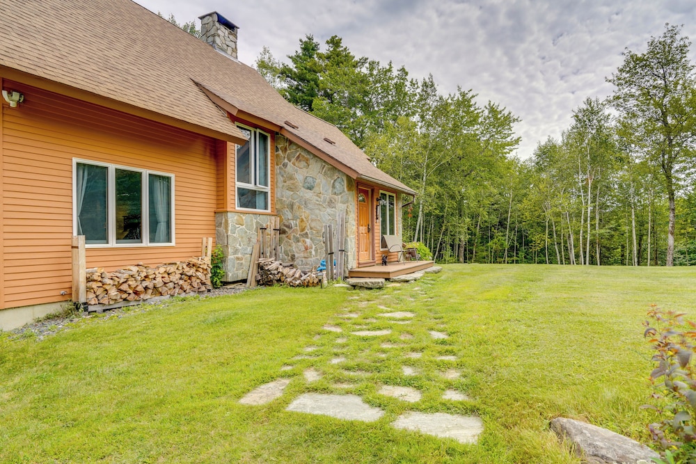 Game Room, Hot Tub! Year-round Dover Retreat