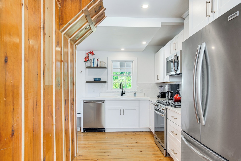 Pocasset Home w/ Kayaks & Bikes: Walk to 2 Beaches