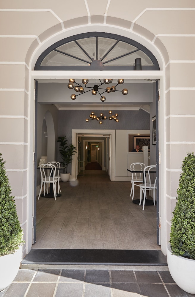 Potts Point Vacations - No9 Springfield - Property Image 1