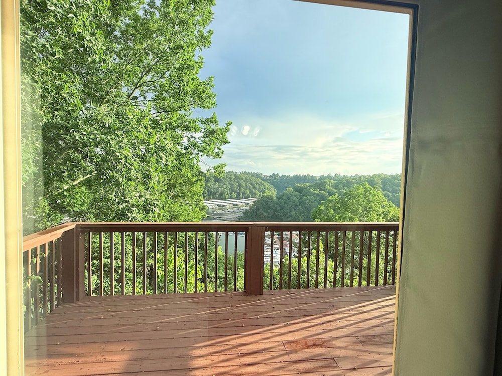Lake It Easy 3 Level Home