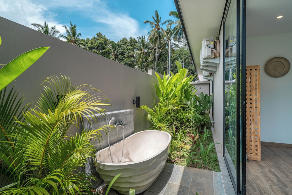 Xanadu - 5BR Ubud Designer Villa, Pool with Rice Fields Views
