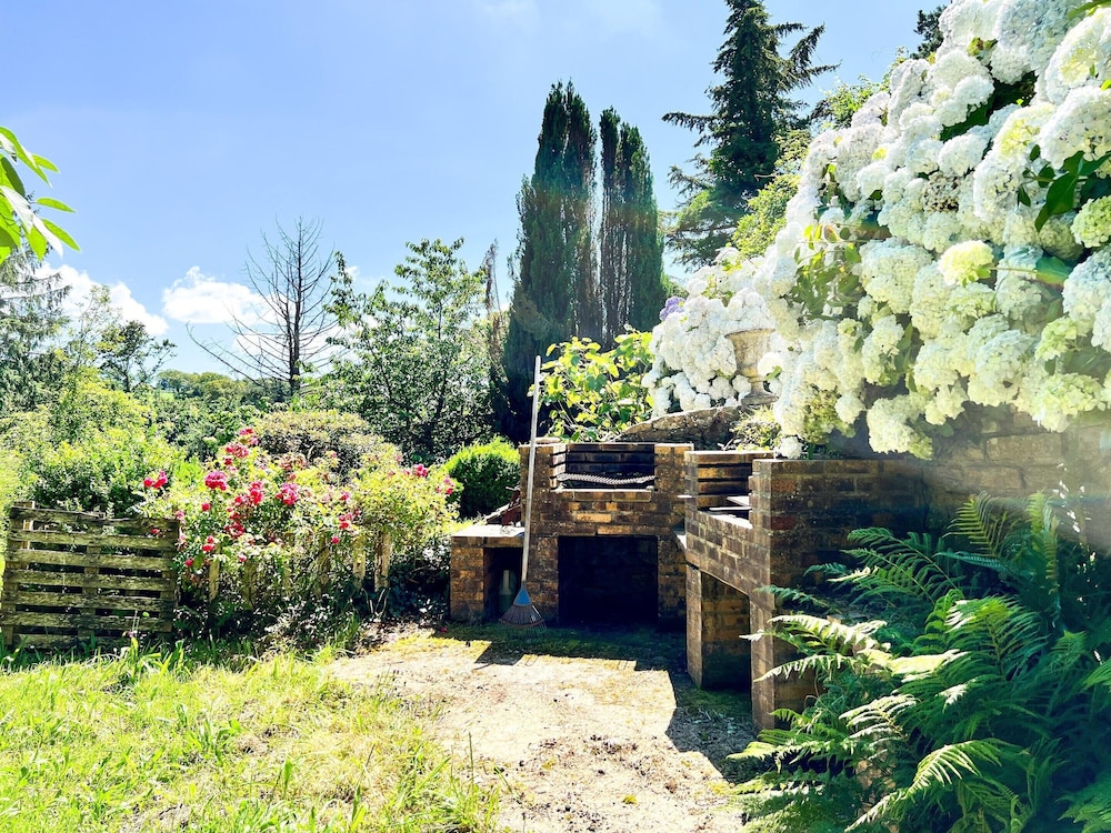 Dreamy Holiday Home With Garden