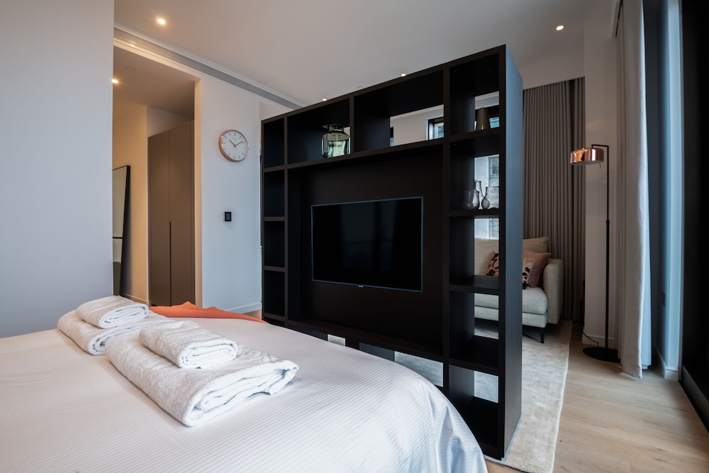Sensational Studio Apartment in Londons Vibrant Canary Wharf