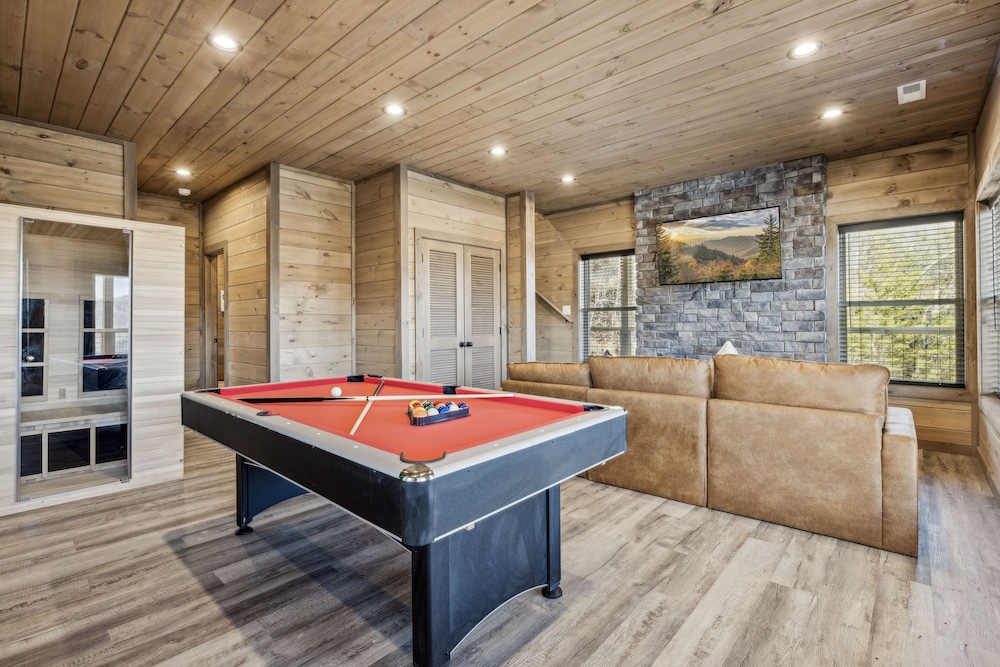 Jerne To The Top 4 Bedroom Cabin