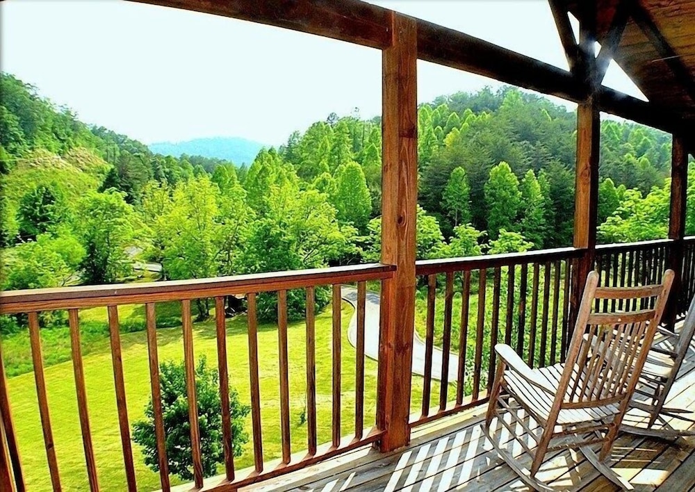 The Ranch Cabin on 6 Secluded Acres in the Great Smoky Mountains by RedAwning