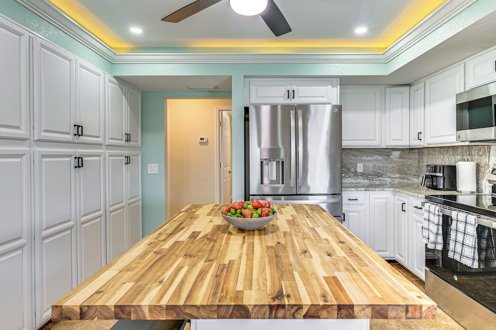 Heated Saltwater Pool & Dock: Port Charlotte Home