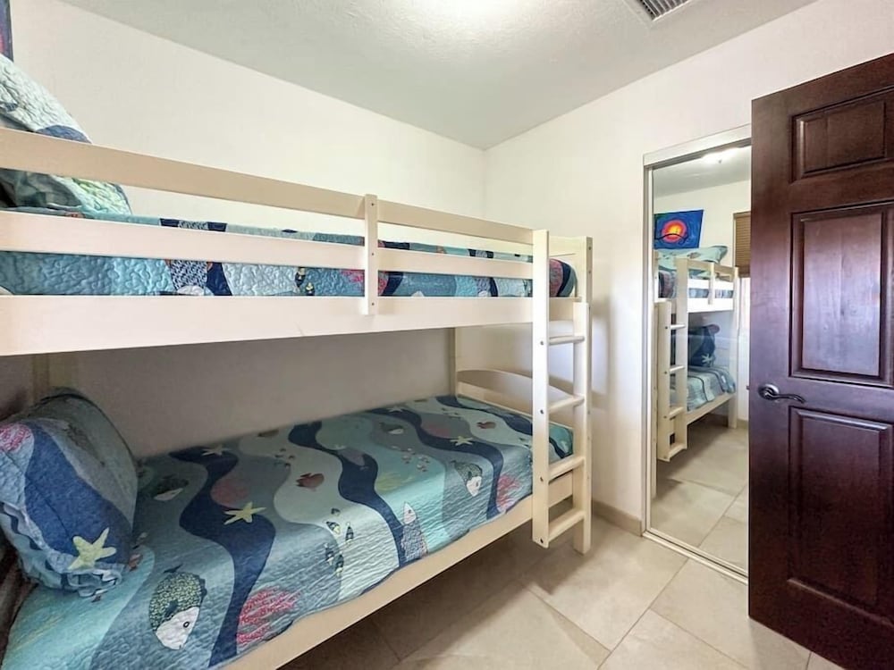 Family Friendly Condo With Oceanfront Views