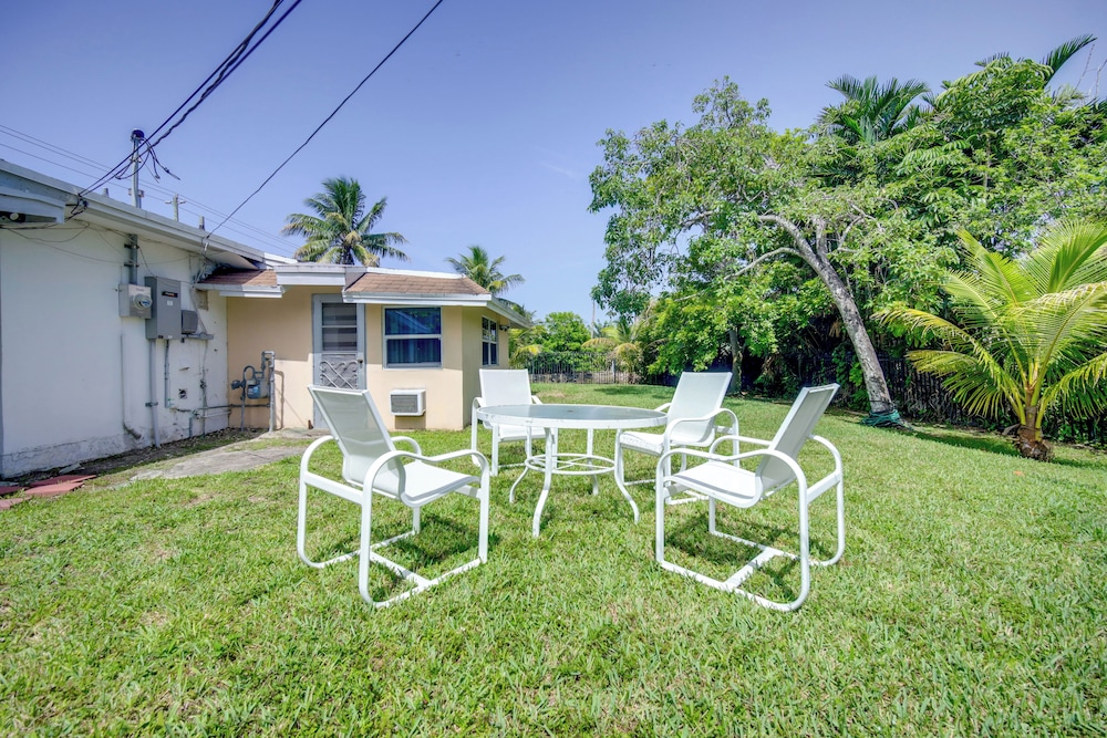 < 3 Mi to Hard Rock Stadium: Miami Home w/ Sunroom