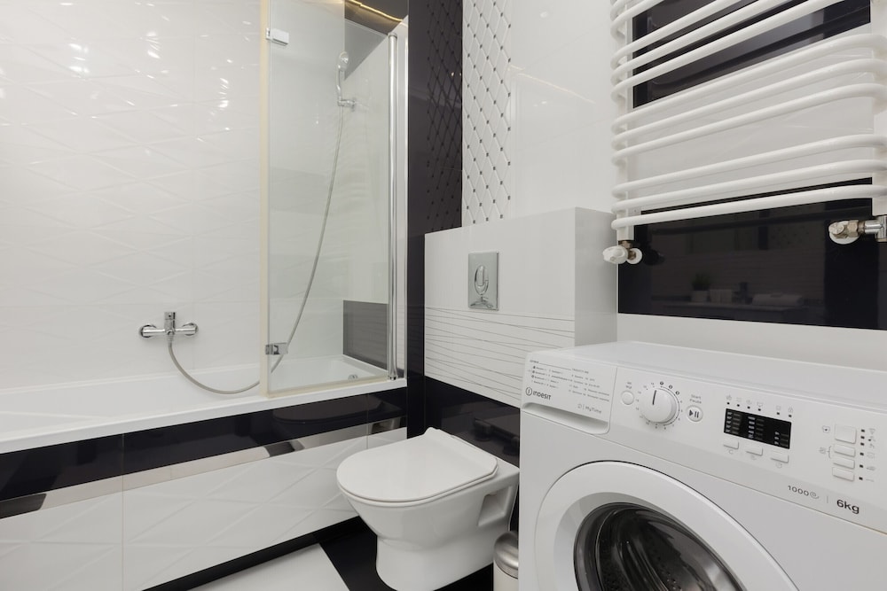 Metro Płocka Apartment Warsaw by Renters view 5