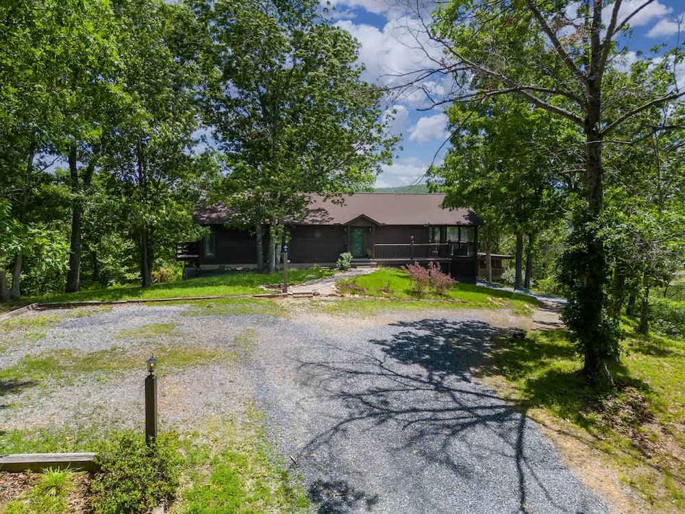 Shenandoah Retreat - Family Home