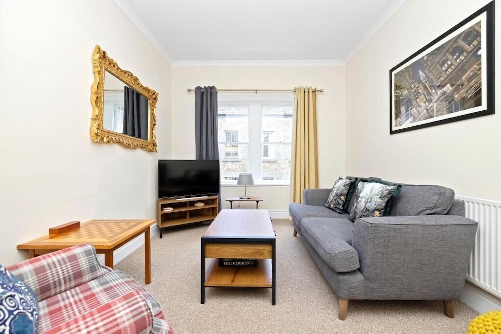 JOIVY Rose Street Hideaway