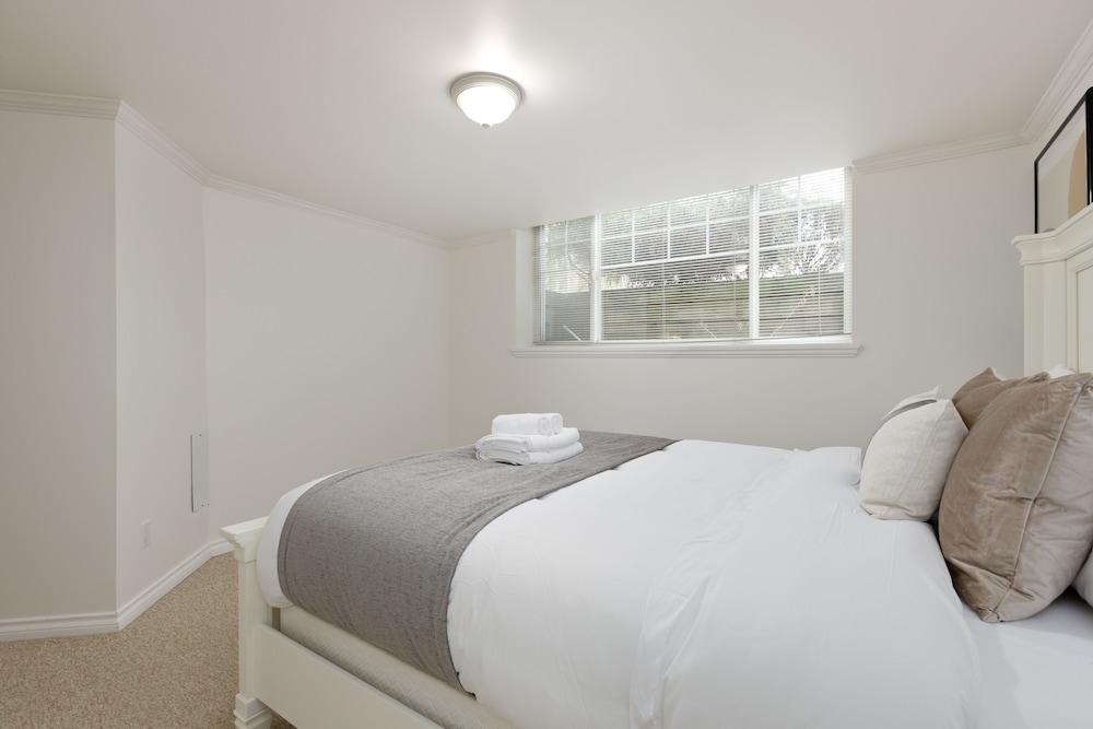 1781 Garden Avenue view 2