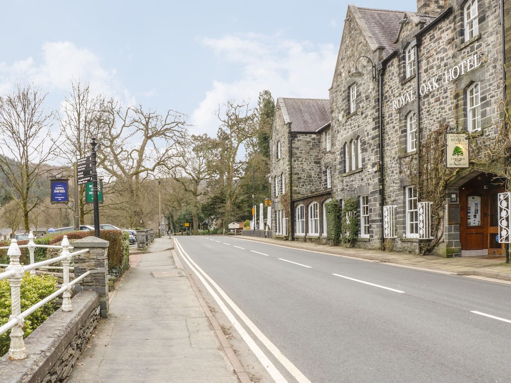 Tyn Y Ffynnon