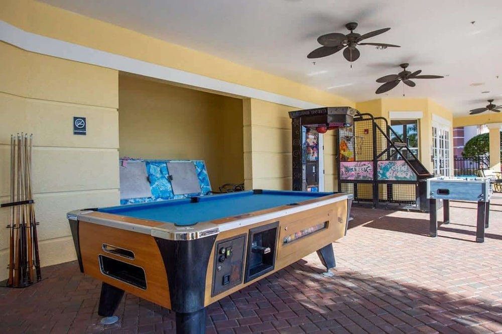 Spacious 2Bd Condo - Pool Hot Tub - Near I-drive