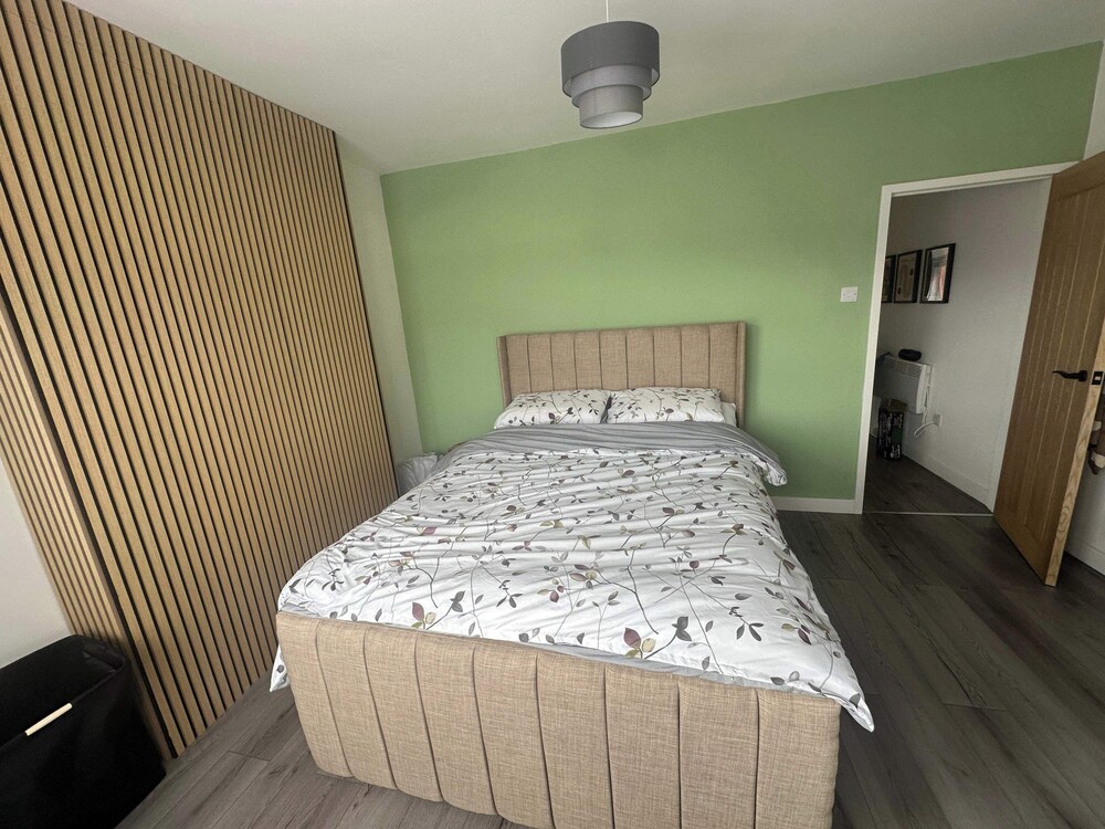 Green Lane 1-bed Apartment - Sleeps 4 & Pets Ok