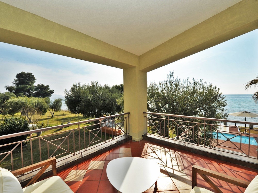 Lancaster Mansion en Kassandra — balance & terrace