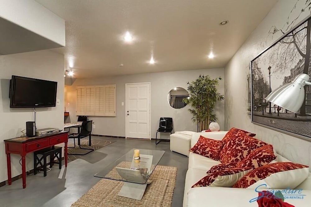 Amour By Signature Vacation Rentals