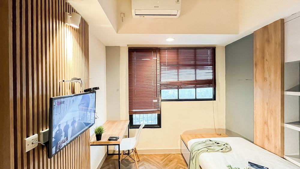 Wooden Nest 2Br Without Living Room At Evenciio Margonda Apartment