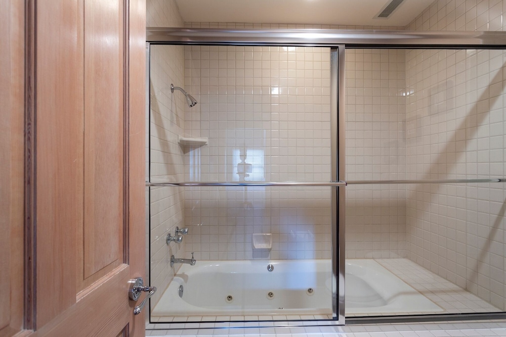 Royal Plaza at Deer Valley Resort - One Bedroom Condo #404 1 Condo