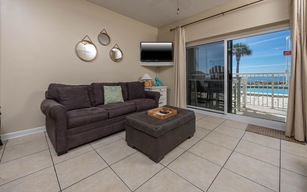 Tradewinds 003 1 Bedroom Condo view 2
