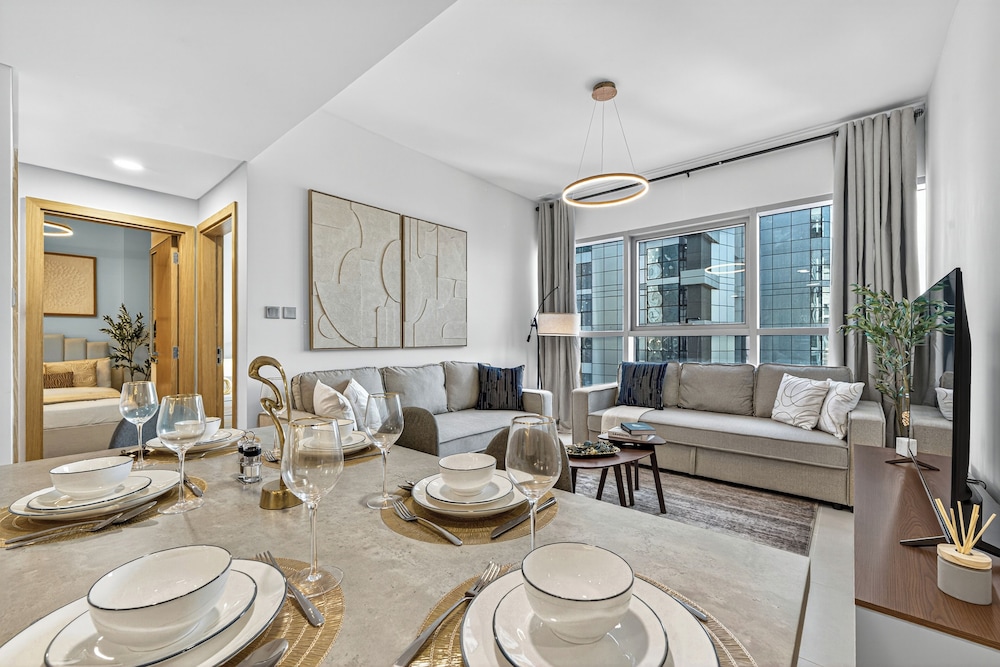 Radiant Boulevard by DVH Luxe Retreats