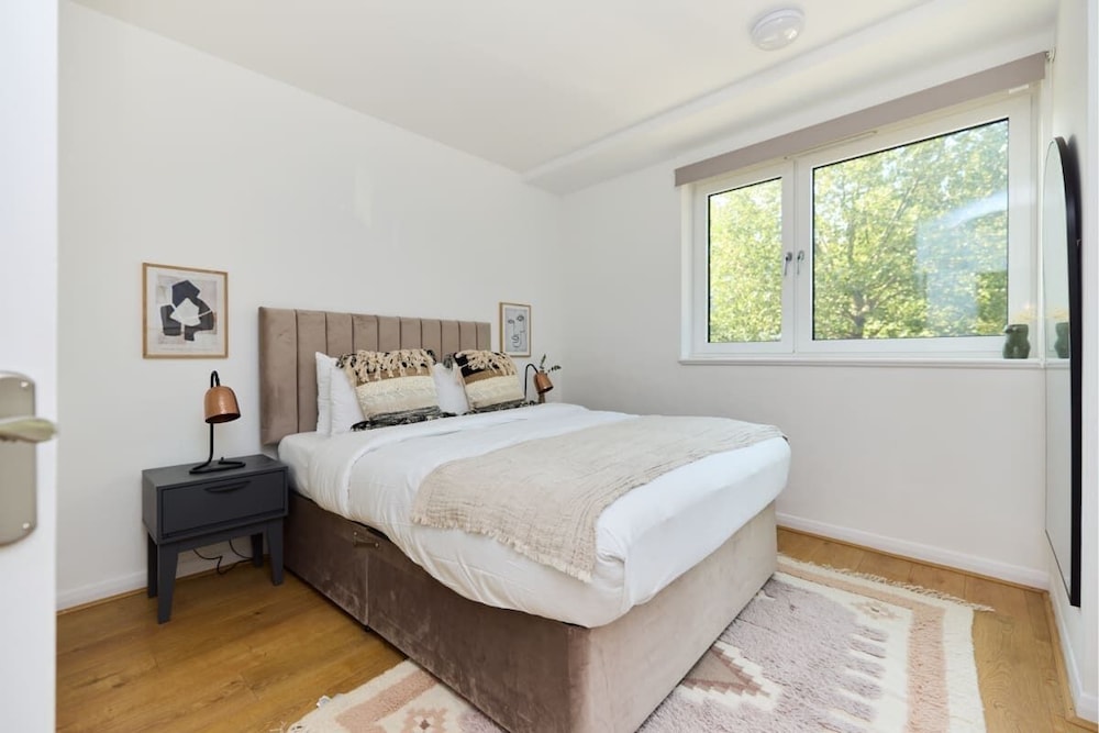 The Regent's Park Crib - Modern 1bdr Flat With Balcony