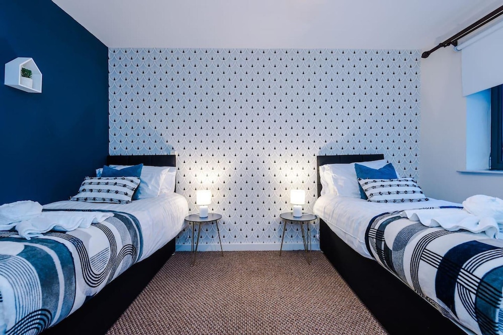 Impeccable 2-bed Apartment in Liverpool photo 5