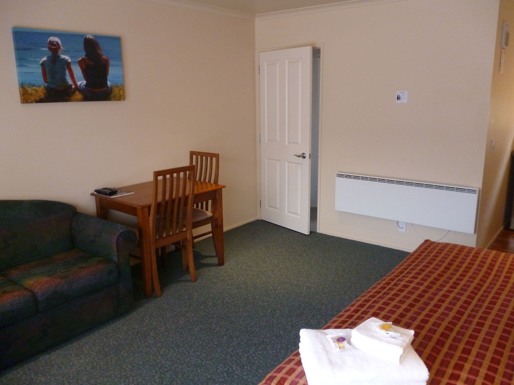 Heritage Court Motel