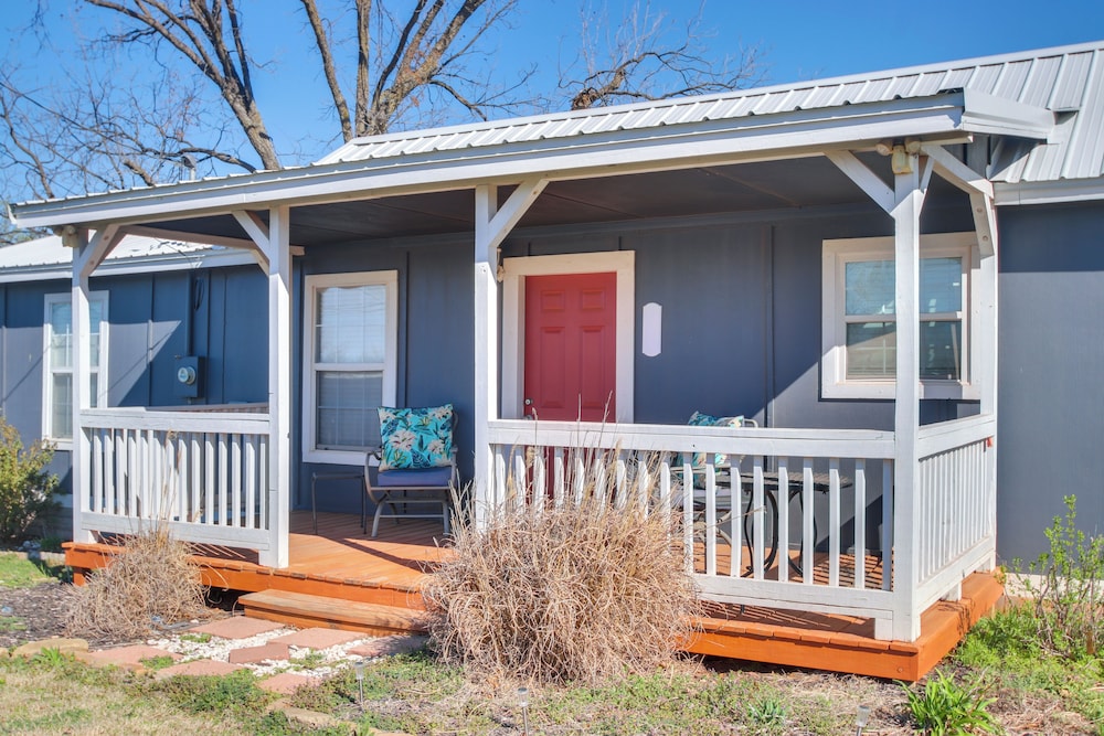 Pet-friendly Home w/ Porch Near Chickasha!