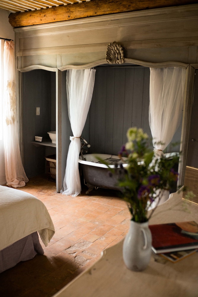 Le Galinier, Lourmarin, a Beaumier Guesthouse
