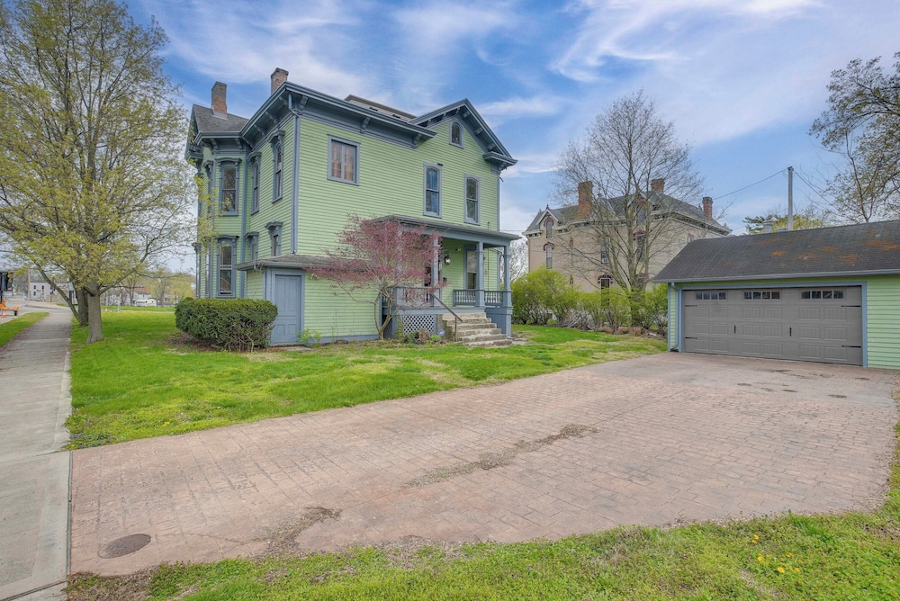 Family Home Near Franklin Historic District
