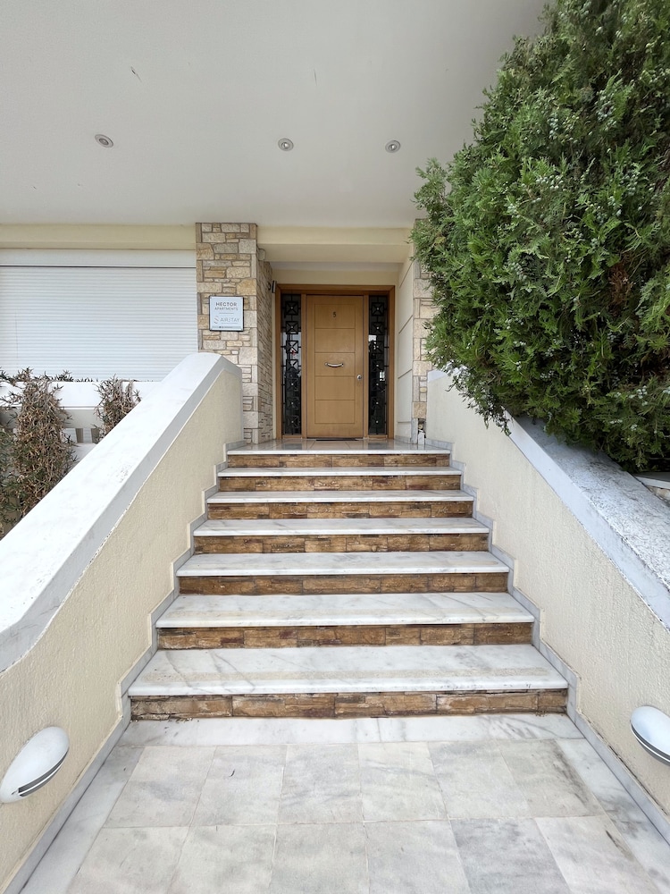 Hector Apartment Airport