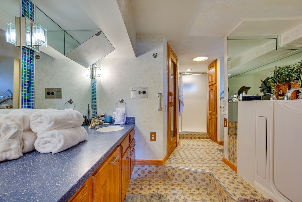 Cadillac Vacations - Lakefront Cadillac Retreat w/ Sauna  Boating! - Property Image 5