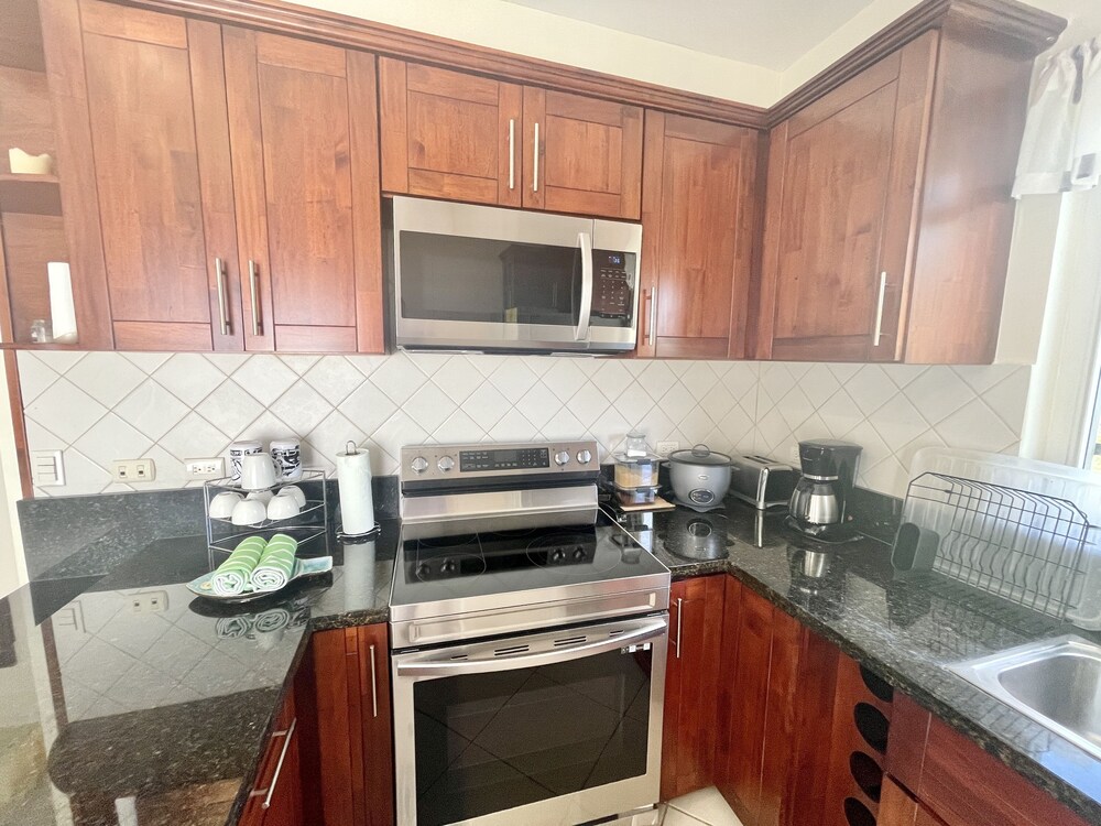 La Torre: Poolside Condo with Scenic Views