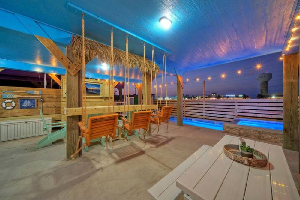 Totally Beachin by Avantstay Private Pool Hot Tub Swing Seats Beach Get Away