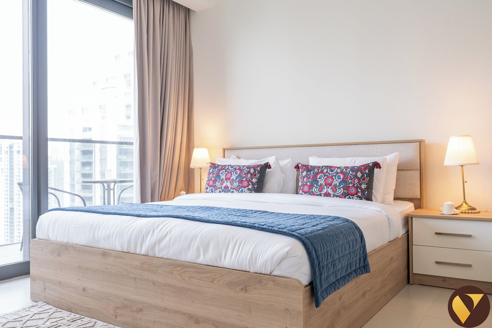 Luxury 2BR in ACT 1 Near Dubai Mall