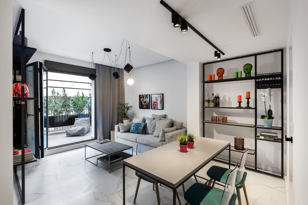 Elysan Urban Stays