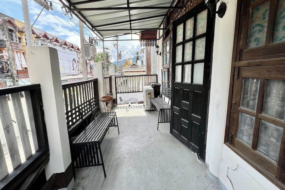 Baan Lanna At Phrasingh