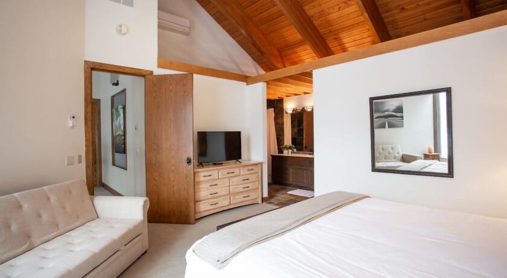 Pinnacle at Deer Valley Resort - Four Bedroom Condo with Hot Tub #1263 4 Condo
