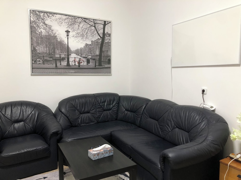 Charming 1BR Apt With Garden Danube
