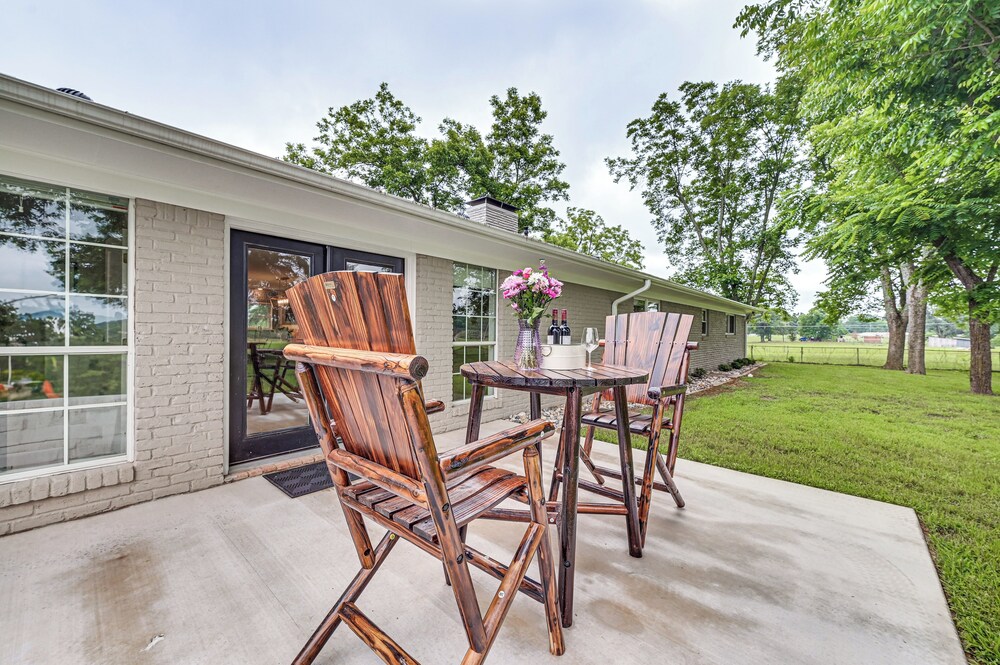 Patio, Yard, Views: Modern Home in Longview